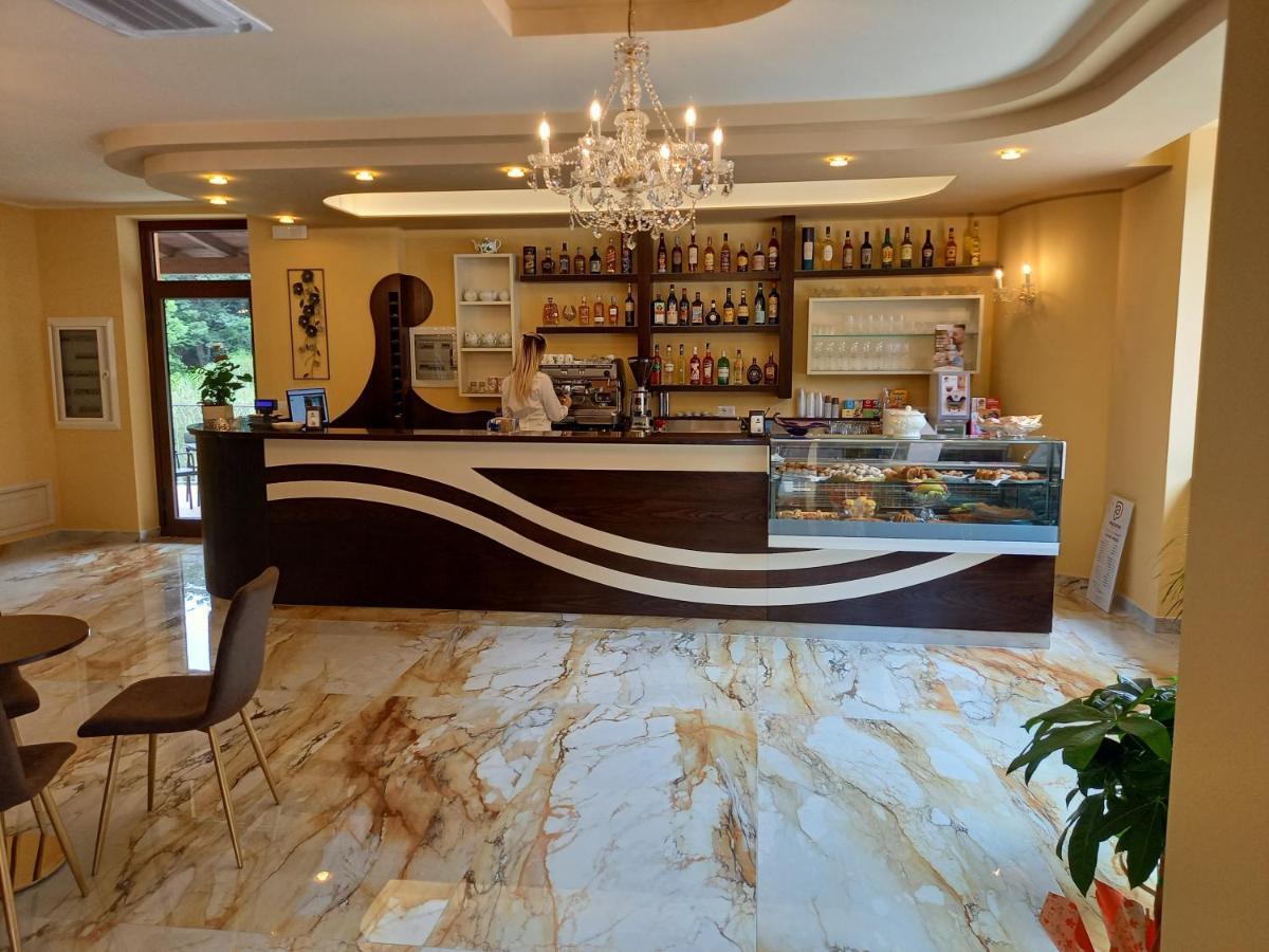 Hotel Ristorante Villa Terry เลาริอาอินเฟริออเร ภายนอก รูปภาพ