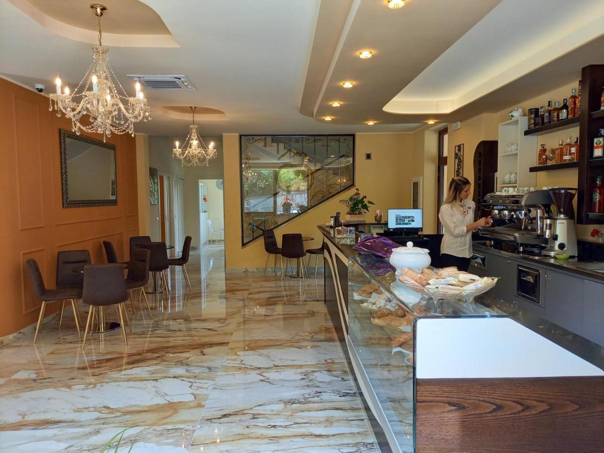Hotel Ristorante Villa Terry เลาริอาอินเฟริออเร ภายนอก รูปภาพ