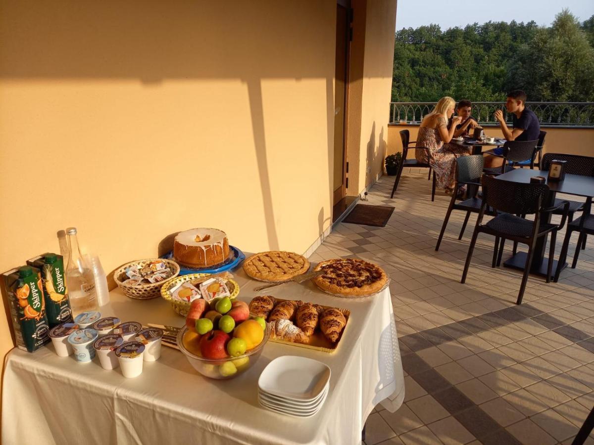 Hotel Ristorante Villa Terry เลาริอาอินเฟริออเร ภายนอก รูปภาพ